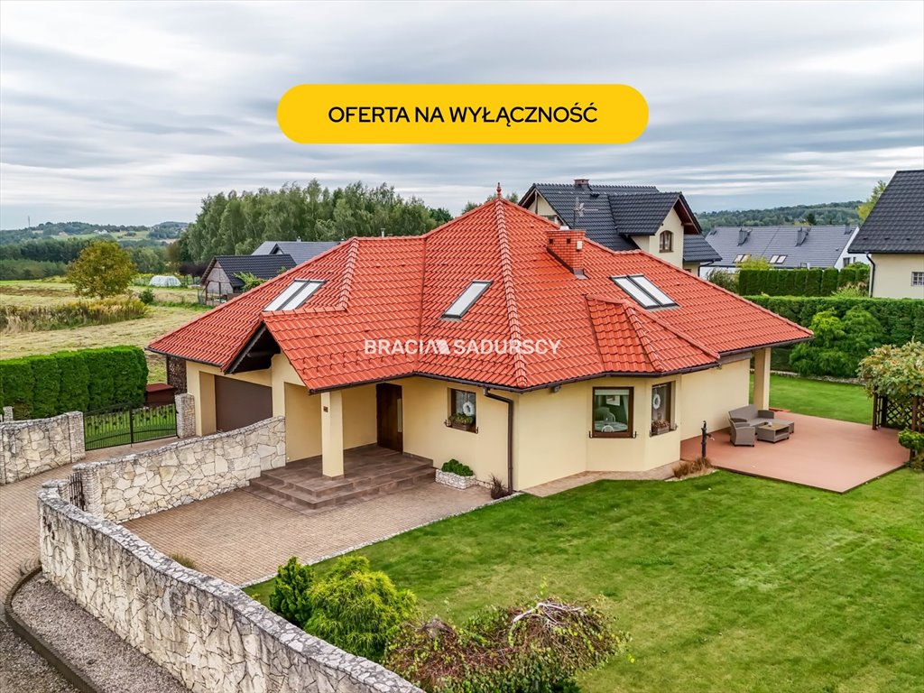 Przestronny dom 242 m² z garażem i ogrodem w Sułkowie Sułków  242m2 Foto 1