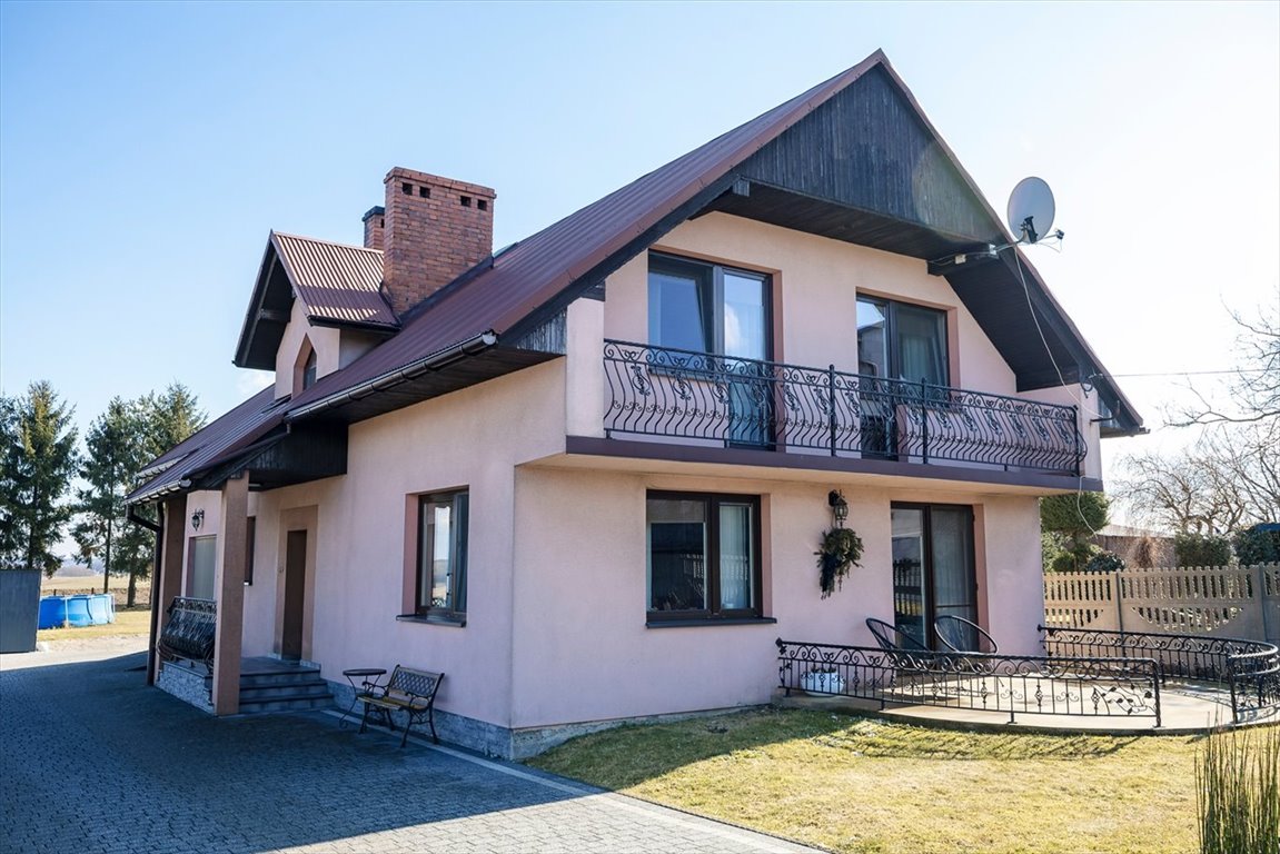 Sprzedam urokliwy dom 224 m² z tarasem, balkonami i garażem Piotrowice  224m2 Foto 1