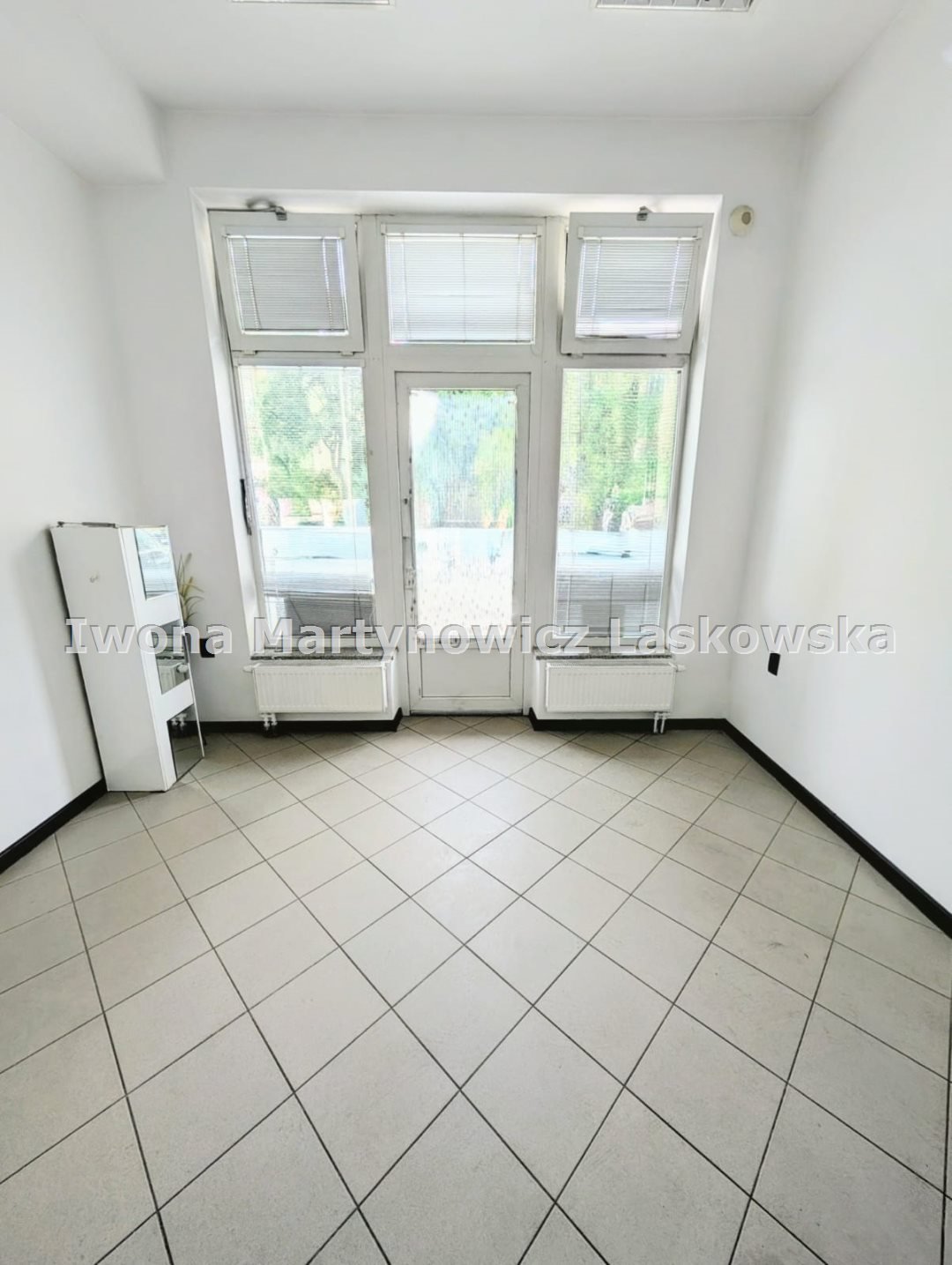 Lokal użytkowy 17 m² w Lubinie - duże witryny i parking Lubin, Centrum  17m2 Foto 1