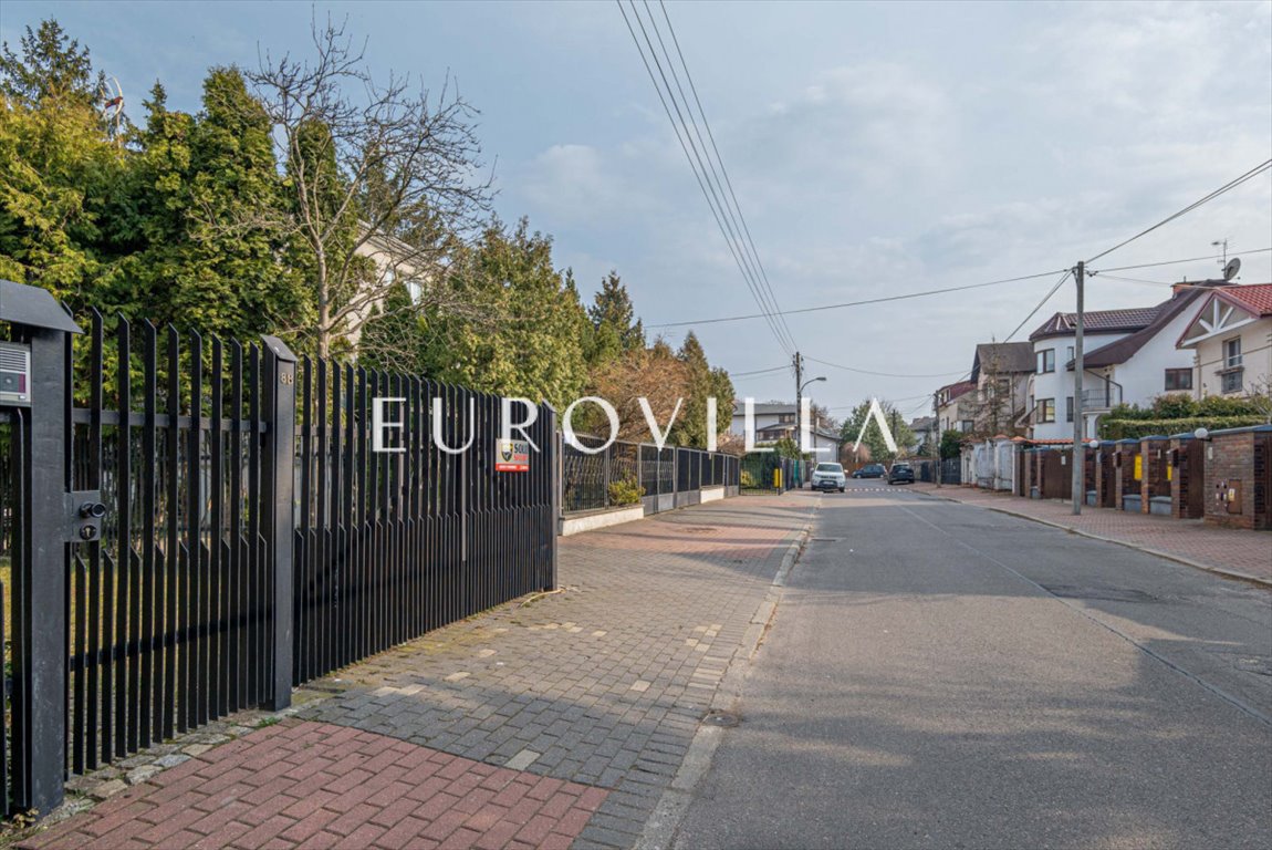 Na sprzedaż działka 1075 m² w Wilanowie Niskim z domem do remontu Warszawa, Wilanów Niski  1 075m2 Foto 1