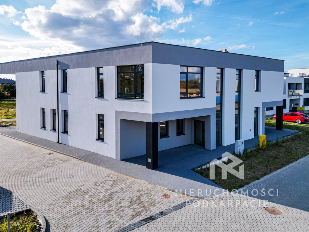 Nowoczesny budynek usługowo-handlowy 605 m² z tarasami i parkingiem Rzeszów, Senatorska  605m2 Foto 1