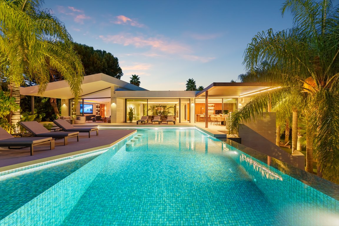 Sprzedam luksusową willę 837 m² z basenem w Marbella East Hiszpania, Hacienda las Chapas, Hacienda las Chapas  837m2 Foto 1