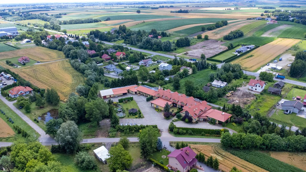 Lokal użytkowy na sprzedaż Tuczempy  2 400m2 Foto 1