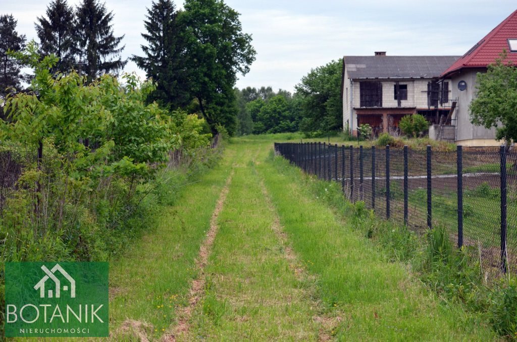 Do sprzedania działka 1180 m² w Motyczu z budynkiem gospodarczym Motycz  1 180m2 Foto 1
