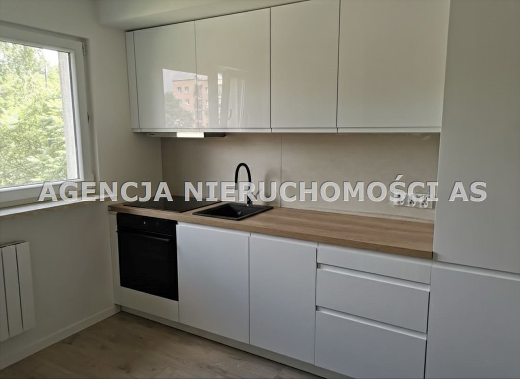 Komfortowe 36 m² po remoncie z balkonem i piwnicą Kraków, Podgórze Duchackie  36m2 Foto 1