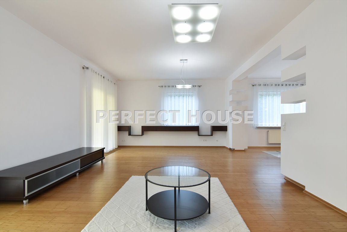 Przestronny dom z kominkiem, tarasem i garażem 2 auta Złotniki  279m2 Foto 1