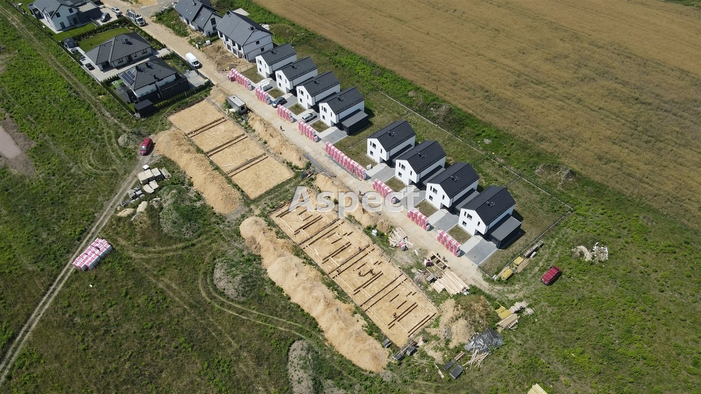 Dom w Czeladzi z garażem, stan surowy, cicha okolica Czeladź  124m2 Foto 1