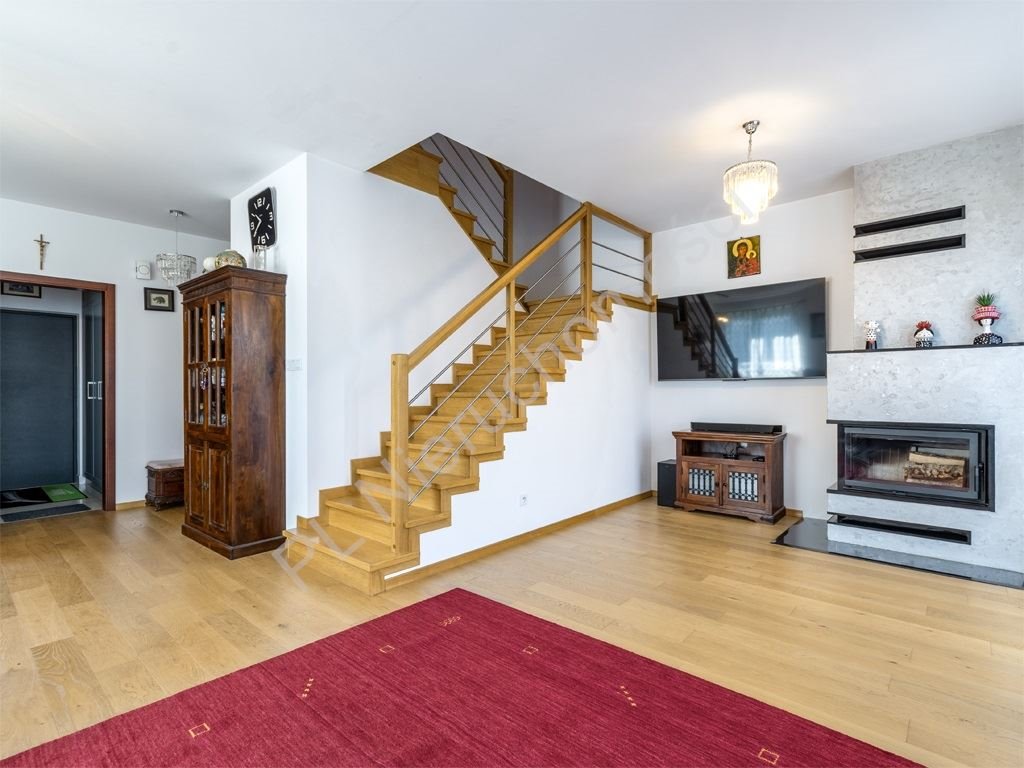 Zapraszam do domu 210 m² na zamkniętym osiedlu z basenem i fotowoltaiką: Stara Wieś
