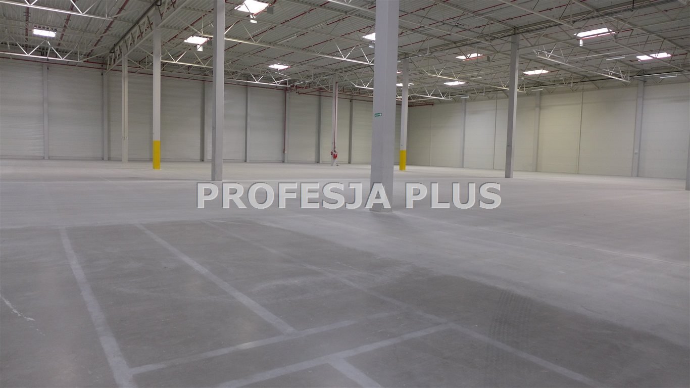 Hala magazynowa 3400 m² z biurem, dokami, parkingiem Sosnowiec  3 400m2 Foto 1