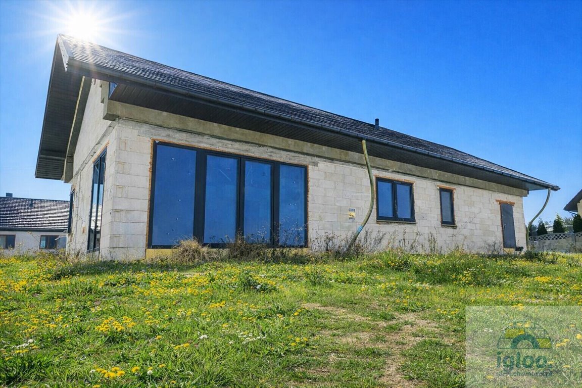 Przestronny dom 110,78 m² z garażem i tarasem w Domaszowicach Domaszowice  111m2 Foto 1