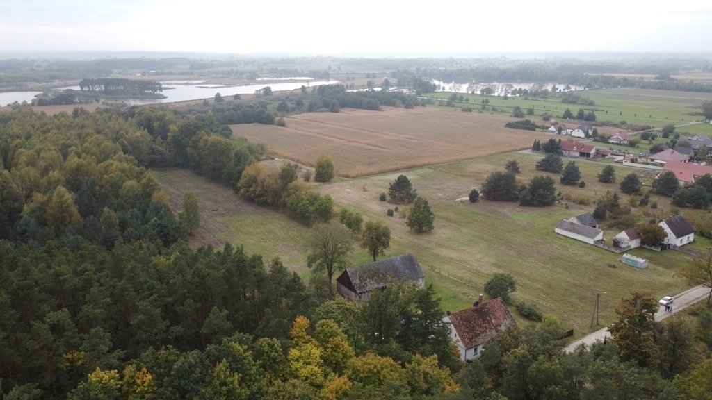 Działka pod lasem z dużą stodołą i budynkami w Nowych Siołkowicach Nowe Siołkowice, Kupska  1 311m2 Foto 1