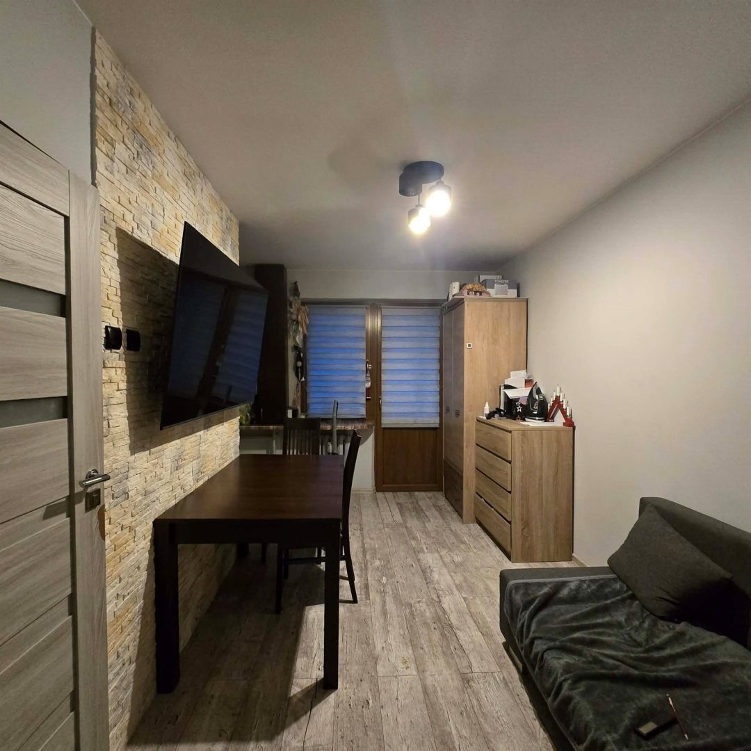 Dwupokojowe mieszkanie z loggią i komórką, odświeżone! Zduńska Wola, Południe  36m2 Foto 1