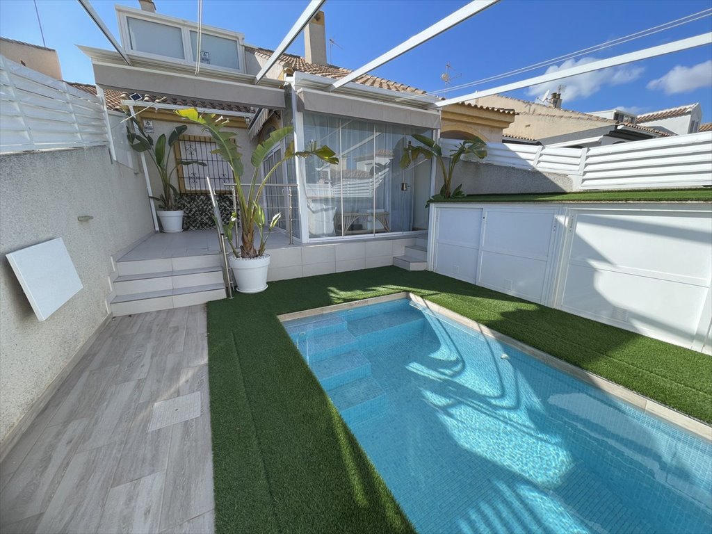 Do sprzedania nowoczesna willa bliźniacza 85 m² z basenem i ogrodem Hiszpania, Torre de la Horadada, Costa Blanca  85m2 Foto 1