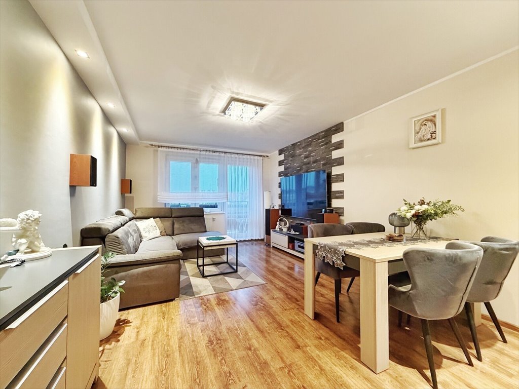 Polecam przestronne 3-pokojowe mieszkanie z loggią 67 m² w Tczewie Tczew  67m2 Foto 1