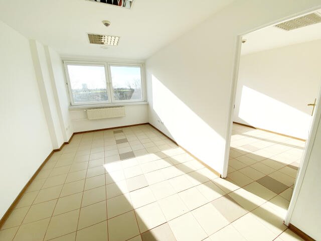 Wynajmę biuro 31 m² z parkingiem i monitoringiem Opole  31m2 Foto 1