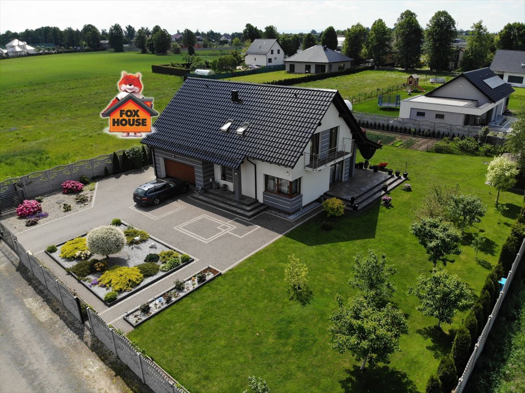 Sprzedam przestronny dom z garażem i tarasem w Wykrotach Wykroty  193m2 Foto 1
