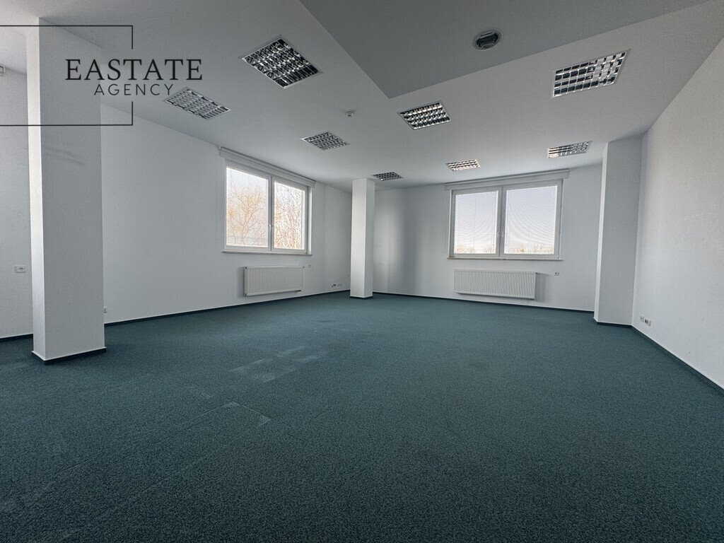 Funkcjonalny biurowiec 285 m² z własnym zapleczem i parkingiem Warszawa, Włochy, Trzcinowa  285m2 Foto 1