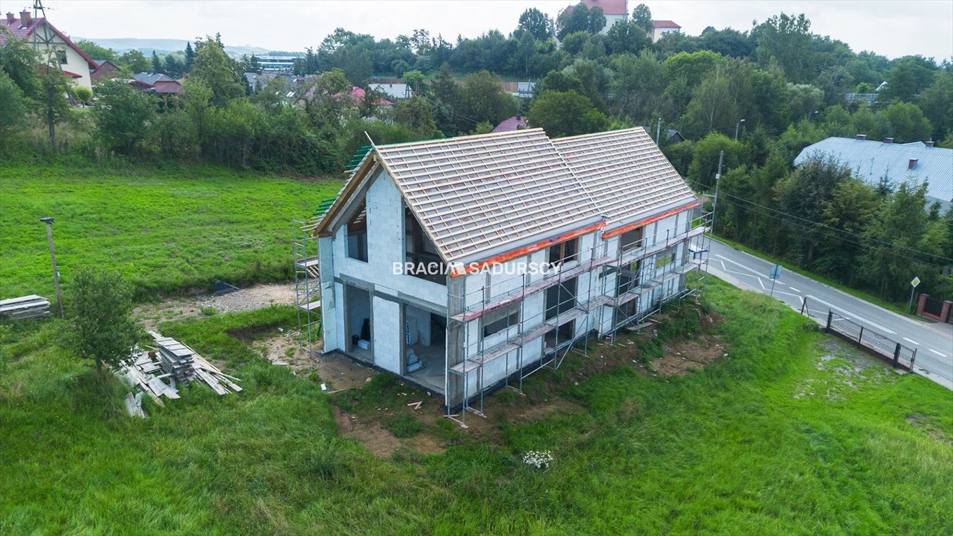 Nowoczesny dom z 2 niezależnymi budynkami - Morawica Morawica  110m2 Foto 1