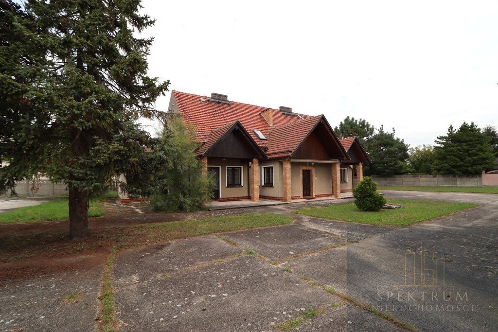 Dom wolnostojący 300 m2 z piwnicami, garażami i sauną Chróścice  300m2 Foto 1