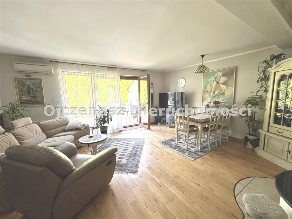 Przestronny dom 154 m2 z garażem, kominkiem i solarami Niemcz  154m2 Foto 1