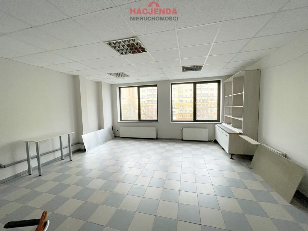 Lokal użytkowy 37 m² w centrum Polic – idealny na biuro lub usługę Police  37m2 Foto 1