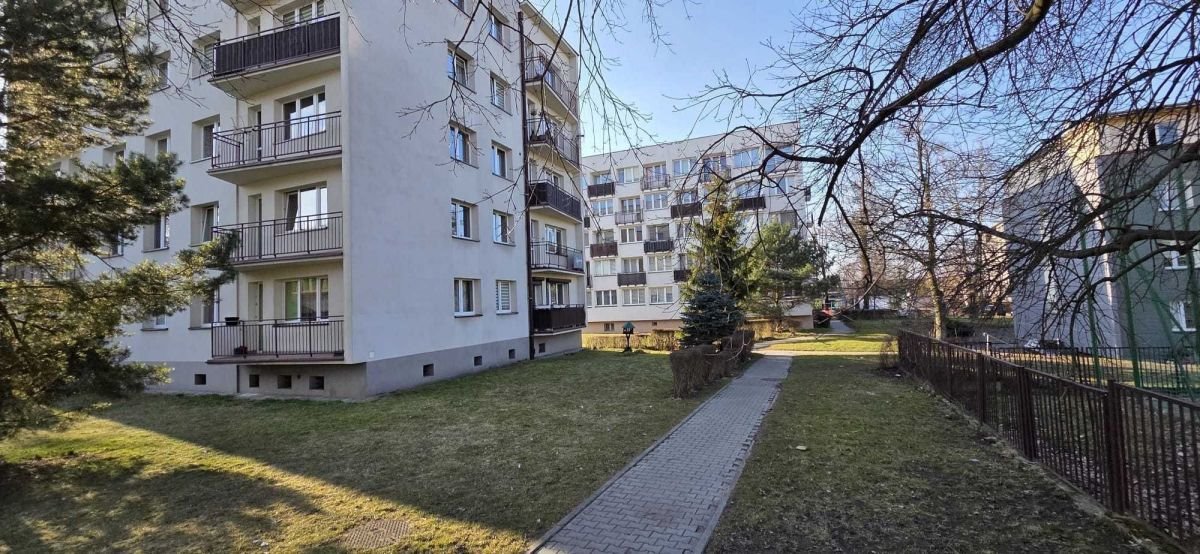 Mieszkanie 2 pokoje z balkonem, do remontu, garaż opcja Katowice, Brynów  50m2 Foto 1