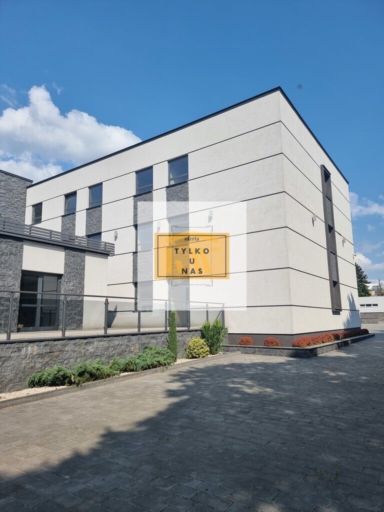 Nowoczesny biurowiec 1755 m² z dużym parkingiem i tarasem Radom, Stanisława Zbrowskiego  1 755m2 Foto 1