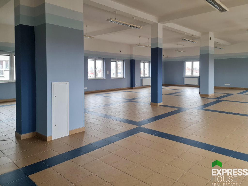 Wynajem dużego lokalu 538 m² z windą i monitoringiem Białystok, Barszczańska  538m2 Foto 1