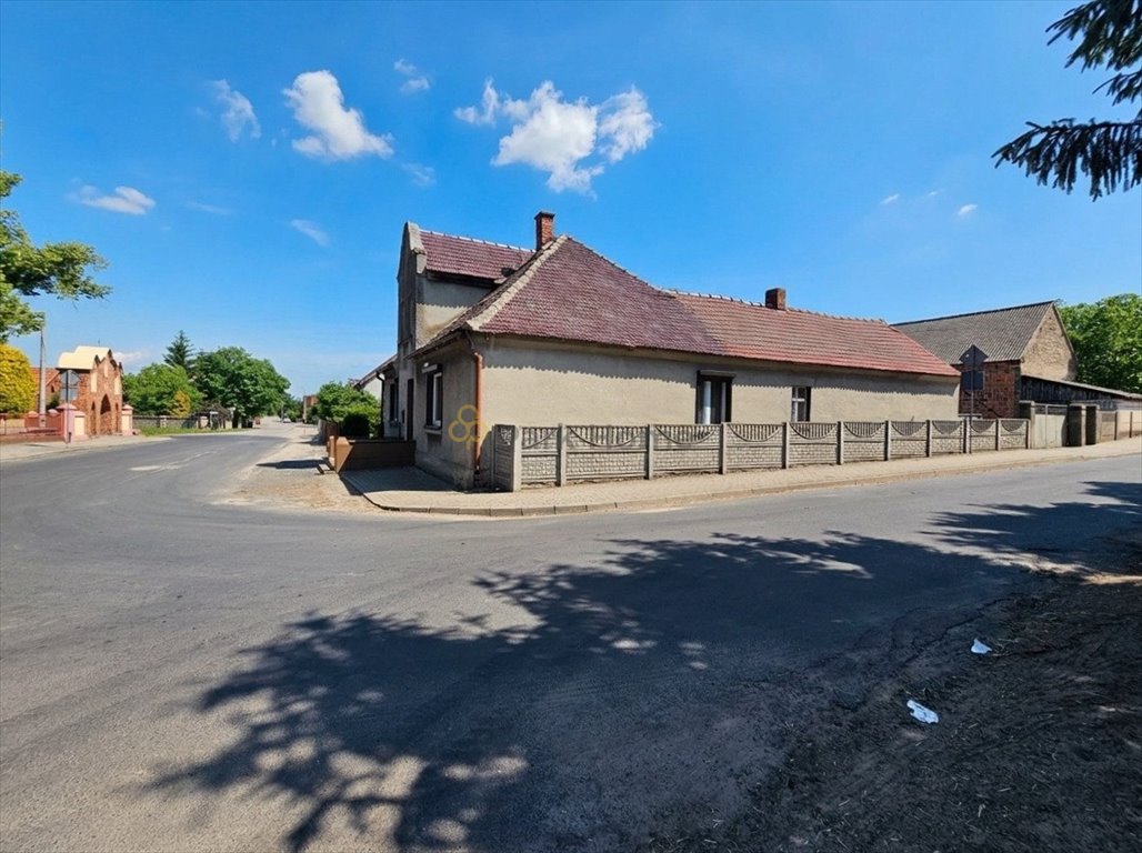 Urokliwe siedlisko w Mórce z potencjałem 90 m² Mórka  90m2 Foto 1
