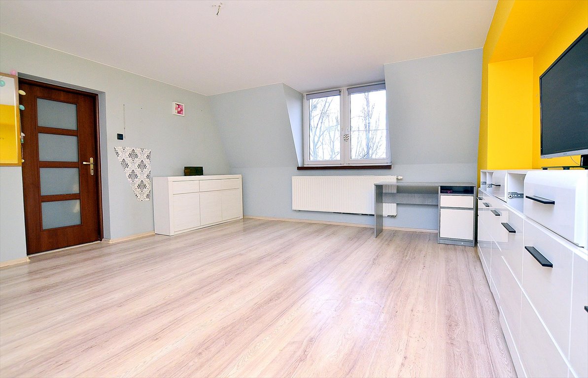 Przytulne mieszkanie na poddaszu z widokiem na park i staw Bytom, Łagiewniki, Świętochłowicka  57m2 Foto 1