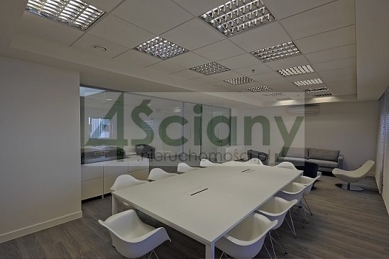 Nowoczesny biurowiec 265 m2 z recepcją i ochroną 24h Warszawa, Włochy  265m2 Foto 1