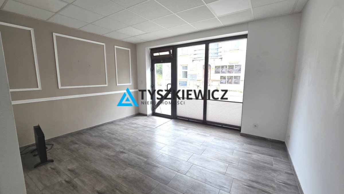 Lokal użytkowy po remoncie przy głównej ulicy, 20,24 m2 Bytów, gen. Władysława Sikorskiego  20m2 Foto 1