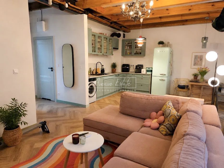 Urokliwe 56 m² z antresolą, prywatną klatką i widokiem Warszawa, Wawer  56m2 Foto 1