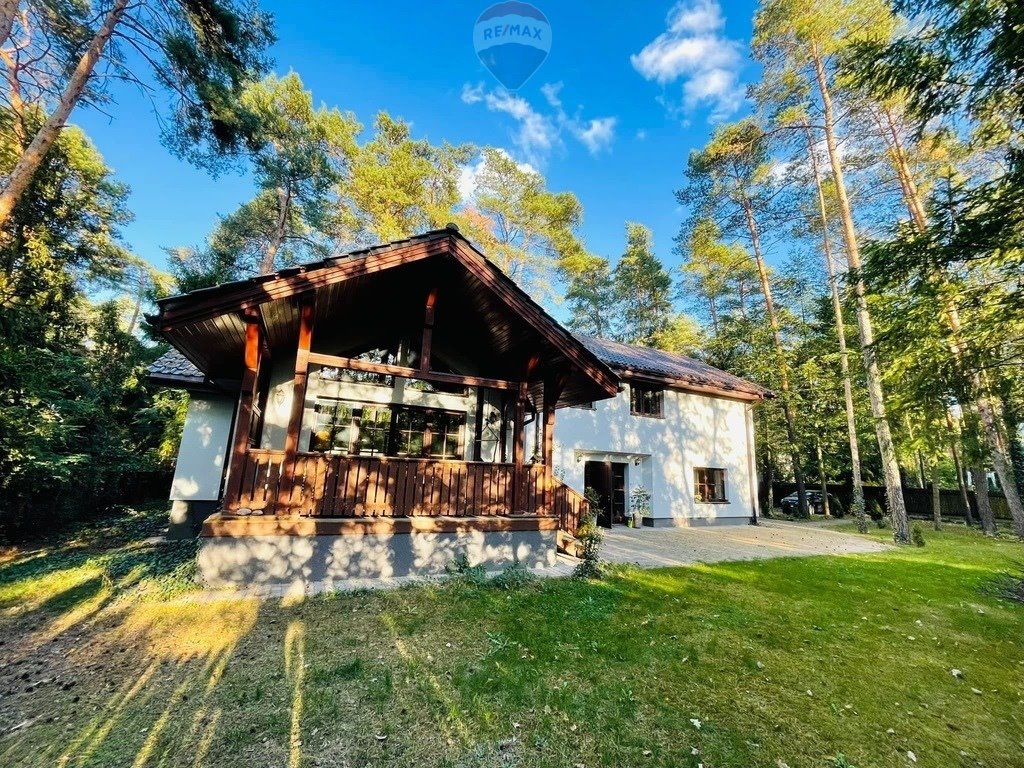 Mała willa w Zalesiu Górnym, 317,5 m2, ogród, garaż Zalesie Górne, Szarotki  318m2 Foto 1