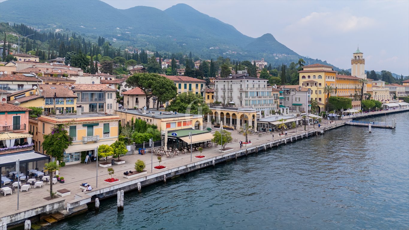 Mieszkanie trzypokojowe na sprzedaż Włochy, Gardone Riviera  180m2 Foto 1