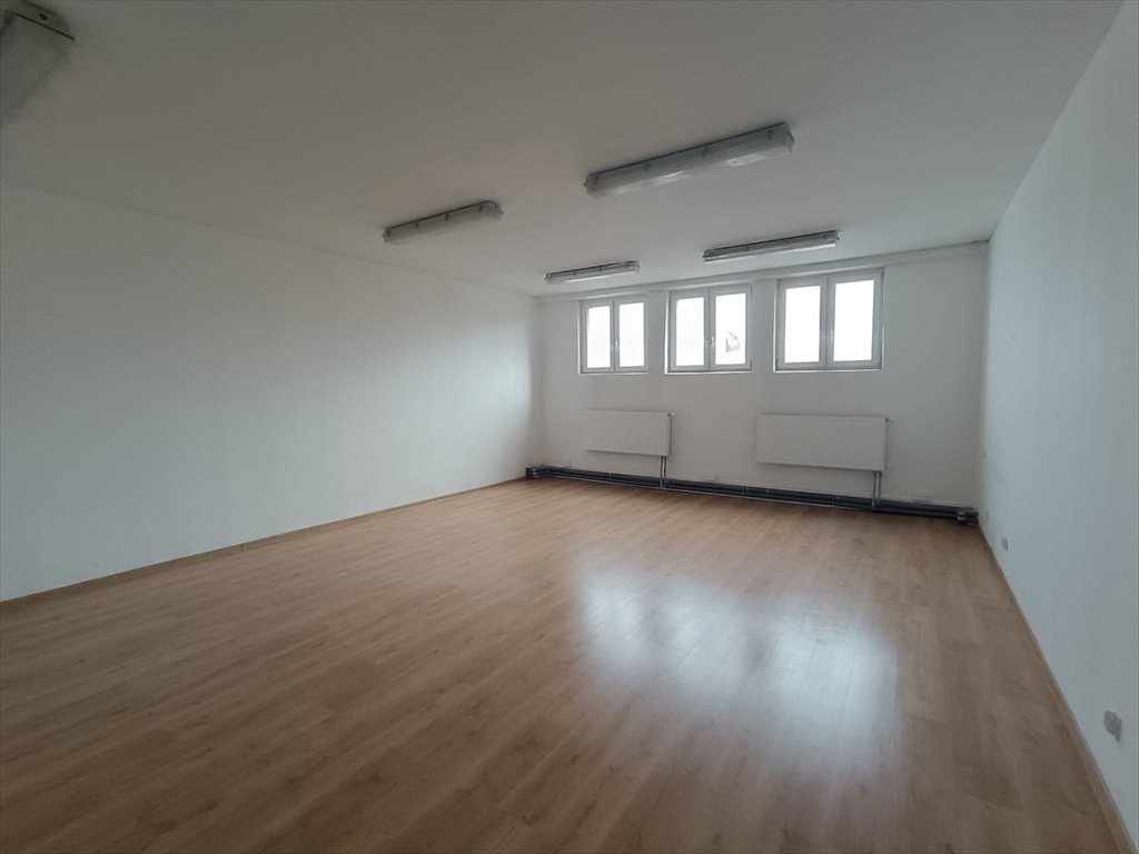 Polecam biuro 40 m² w odnowionym budynku z parkingiem Kielce, Czarnów  40m2 Foto 1