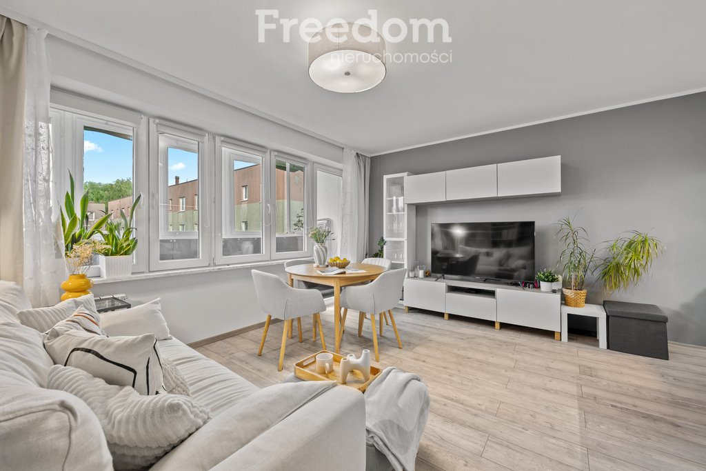 Zapraszam do mieszkania 48 m² z balkonem i komórką w Konstancinie Konstancin-Jeziorna, Anny Walentynowicz  48m2 Foto 1
