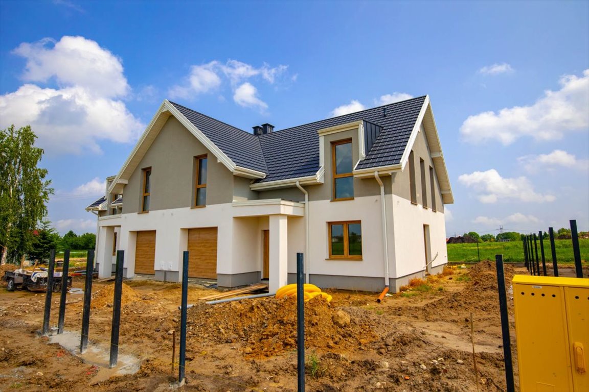 Połówka bliźniaka 164 m2 z garażem i ogrzewaniem podłogowym Długie  164m2 Foto 1