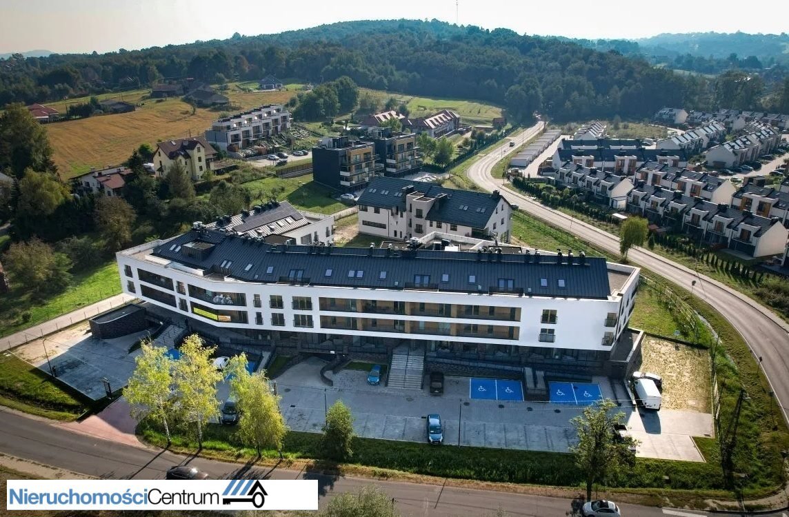 Lokal usługowy 515 m2 z witrynami, parkingiem i odnawialnymi źródłami energii Skawina  515m2 Foto 1