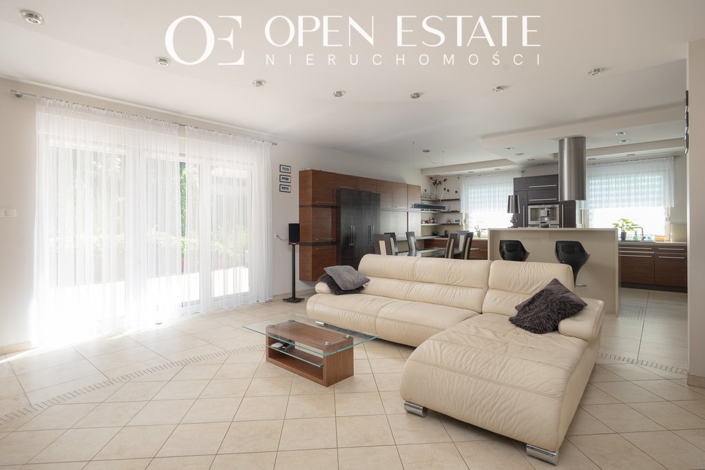 Unikalny dom z usługami, 495 m2, duża działka, garaż Stanisławów Pierwszy  495m2 Foto 1