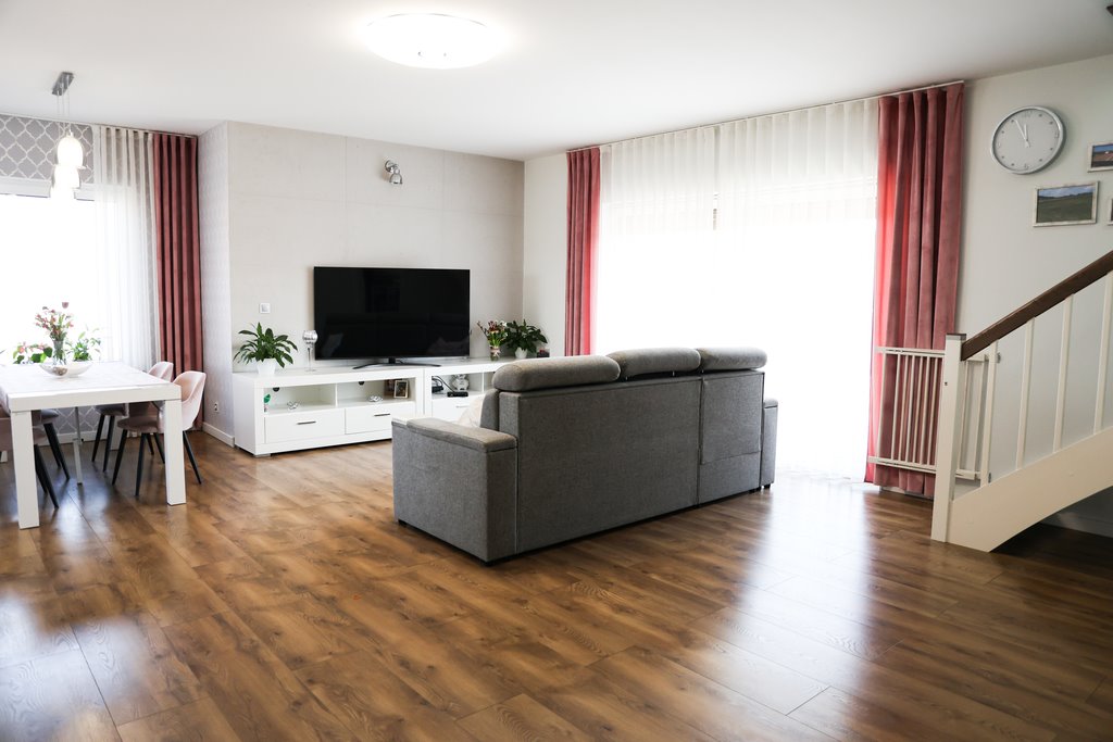 Przestronny dom 136 m² z dużym ogrodem i garażem Czerlejno, Wesoła  210m2 Foto 1