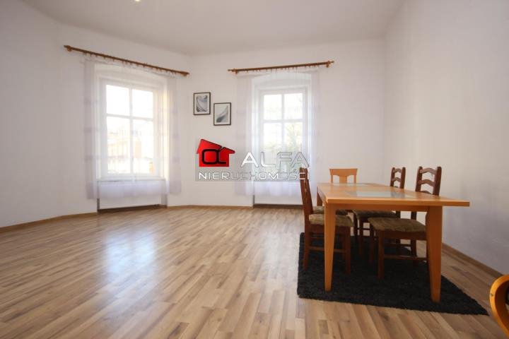 Mieszkanie czteropokojowe  na sprzedaż Świdnica  98m2 Foto 1