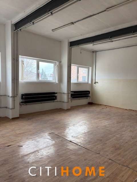 Hala 300 m² z biurami, ogrodzona, ogrzewanie gazowe Karczew, Świderska  300m2 Foto 1