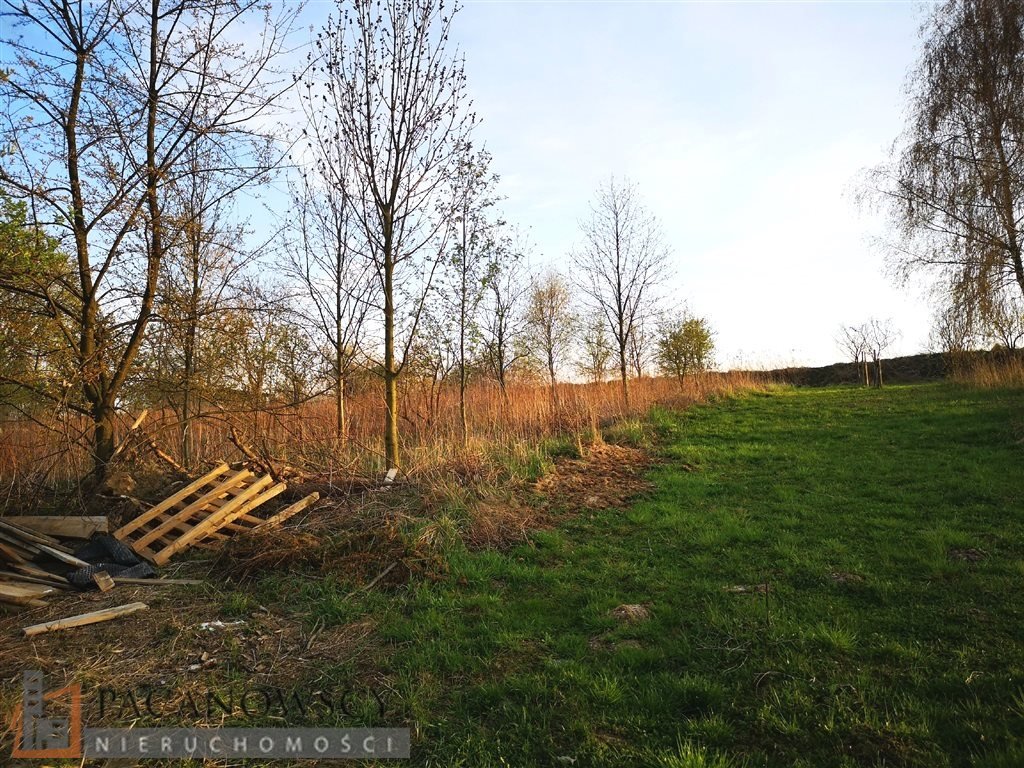 Działka rolna w Bosutowie z dostępem do mediów i bliskością domów Bosutów  1 400m2 Foto 1