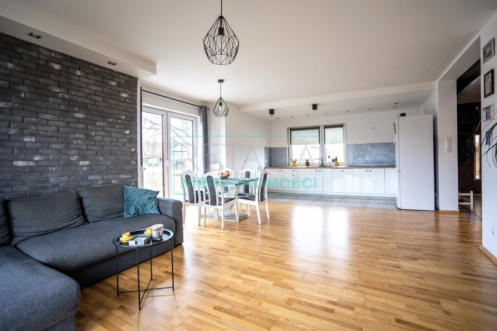 Przestronny dom 200 m² z garażem i 4 sypialniami Szczęsne  200m2 Foto 1