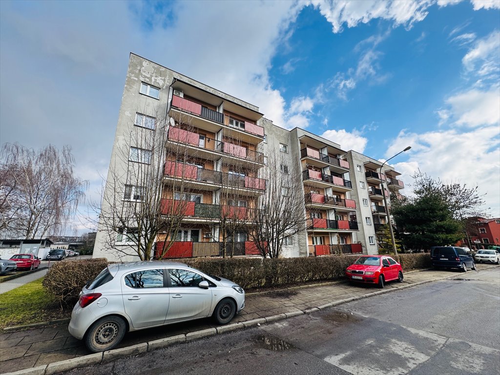 Zapraszam do obejrzenia przestronnego 3-pokojowego mieszkania z balkonem i dużą piwnicą Kraków, Mistrzejowice, Os. Mistrzejowice  55m2 Foto 1