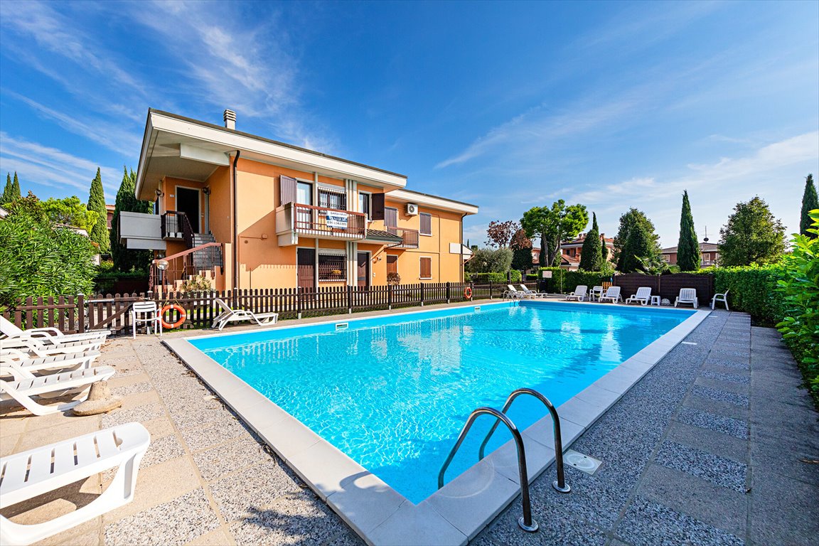 Sirmione, 65 m2, apartament z tarasem, basen, parking Włochy, Sirmione  65m2 Foto 1