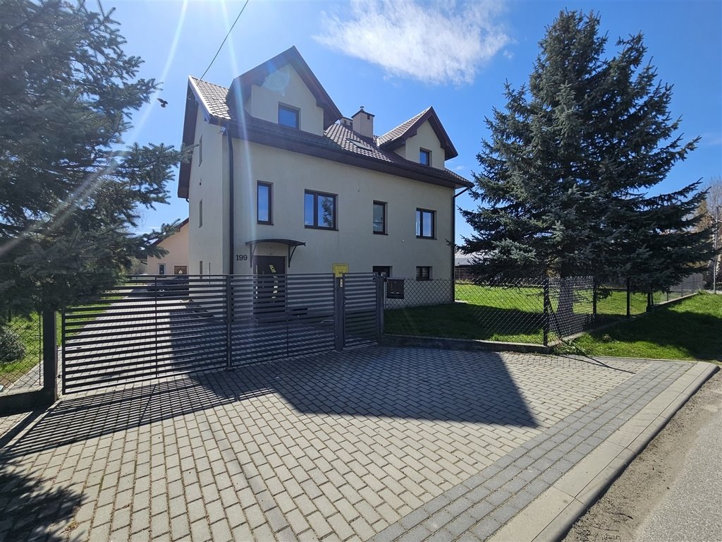 Dom trzypiętrowy z 3 niezależnymi mieszkaniami i potencjałem inwestycyjnym Rzuchowa  222m2 Foto 1