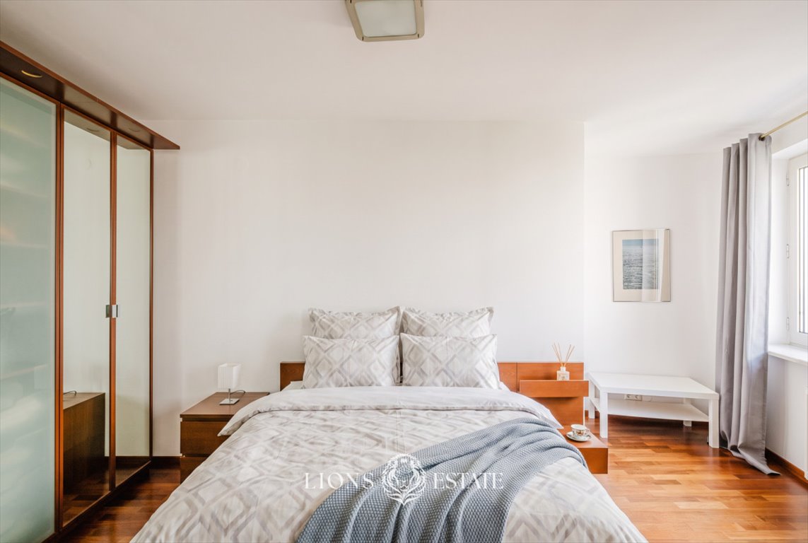 Na wynajem przestronne 65 m² apartament z widokiem w Śródmieściu Warszawa, Śródmieście Północne, Grzybowska  65m2 Foto 1