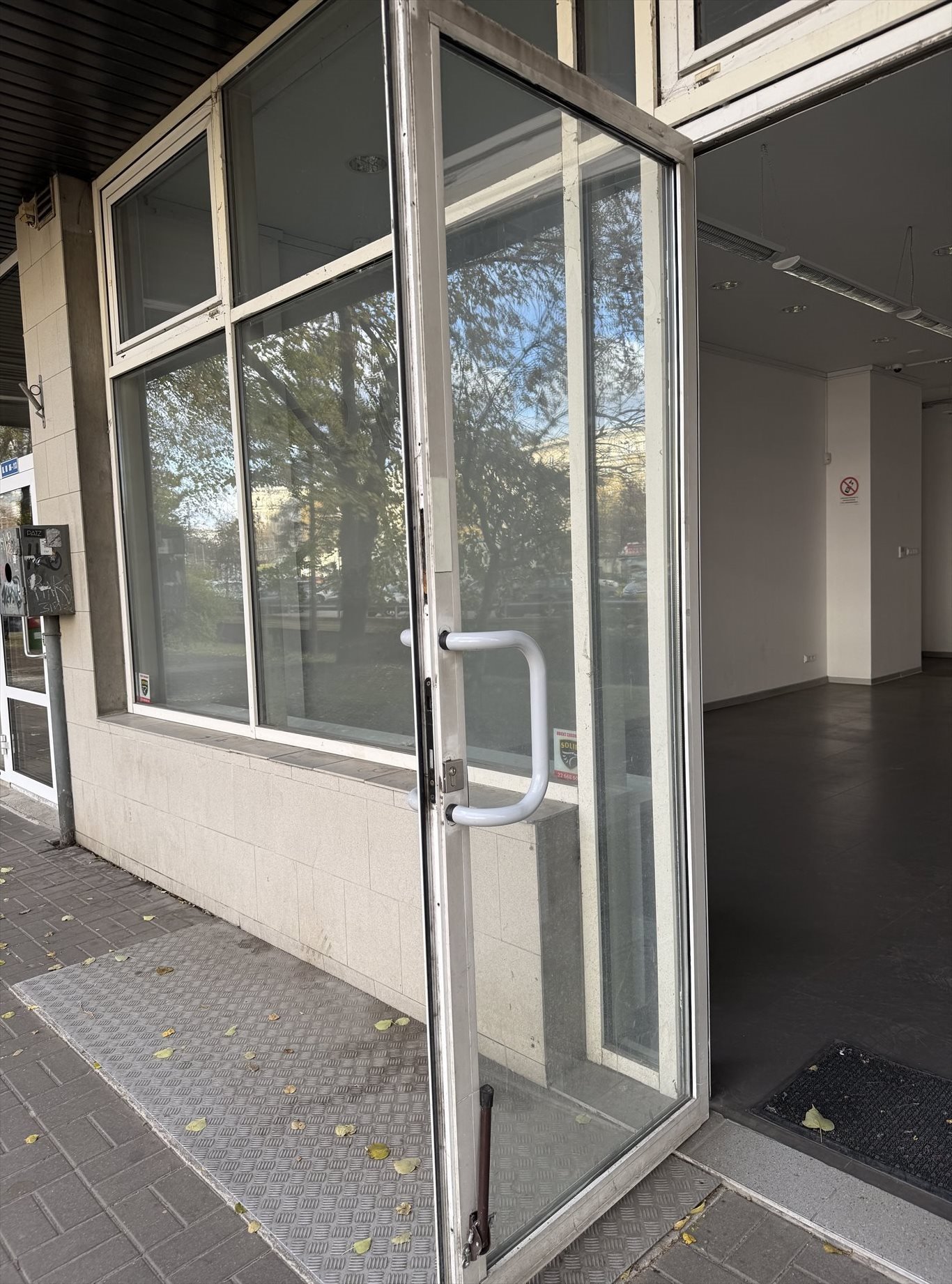 Wynajem lokalu 88,6 m2 z witrynami i klimatyzacją Warszawa, Wola, Skierniewicka 21  89m2 Foto 1